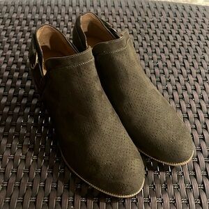 DR. SCHOLL’S Better Perforated Comfort Olive Microsuede Zip Booties 8.5